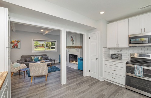 Starmount House | Charming 3-bedroom house with spacious backyard in enjoyable Charlotte.