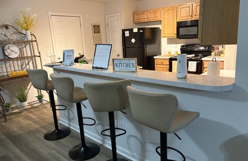 Oakdale House | Charming 3 bedroom house with WiFi, AC in superb Charlotte.