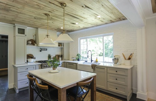 Salisbury House | Charming 3-bedroom home with gardens & chickens