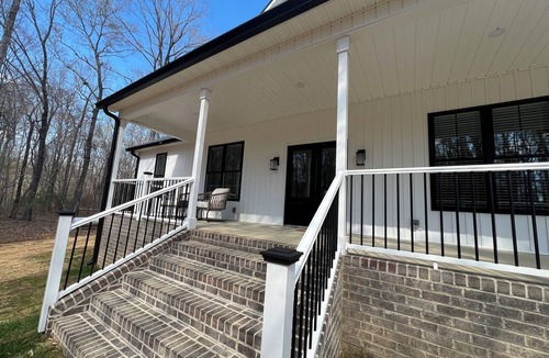 Asheboro House | Charming 3-bedroom house with Full size crib in Asheboro quiet and peaceful area