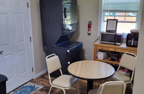 Beaufort House | Charming 3-bedroom house with quick access to the beach WiFi, AC in Beaufort, NC