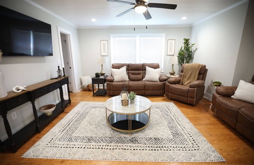 Castalia House | Charming 3-bedroom house in delightful Castalia with WiFi, AC