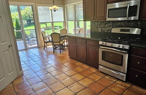 Hickory House | Charming 3-bedroom house with WiFi, AC in serene Hickory