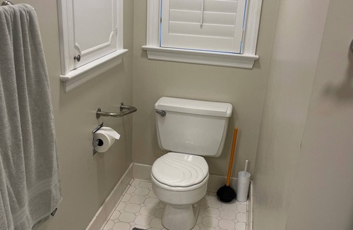 Kinston House | Charming 3-bedroom house in fantastic Kinston with WiFi, AC