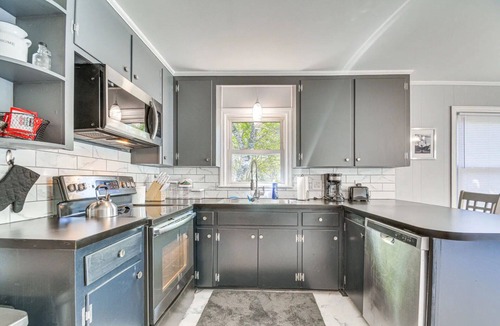 Northeast Raleigh House | Charming 3-bedroom house in Raleigh- Dragonfly Inn
