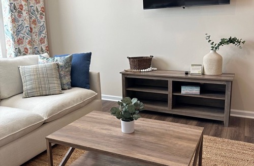 Raleigh House | Charming 3-bedroom townhome! It's cozy, pristine & 15 minutes to awesome Raleigh