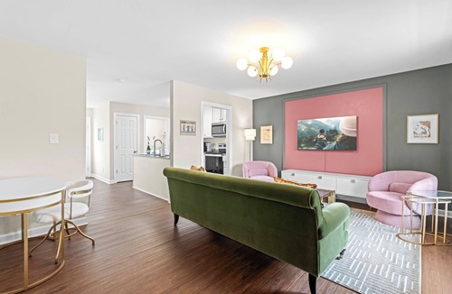 Northwest Raleigh House | Charming 3BD - Backyard - Near Downtown & NCSU
