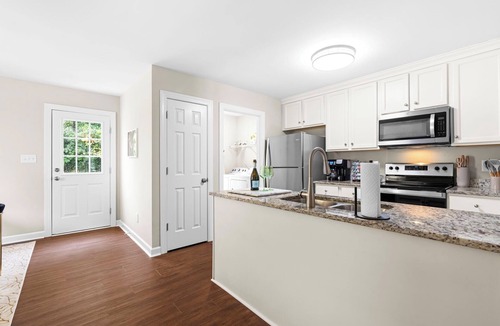 Northwest Raleigh House | Charming 3BD - Backyard - Near Downtown & NCSU