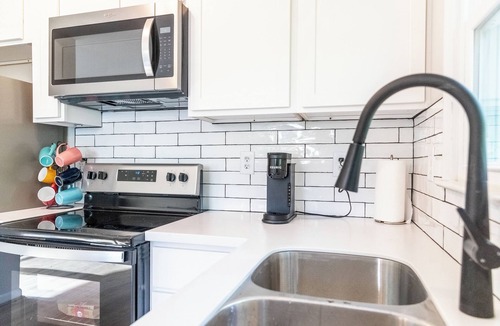 Kernersville House | Charming 4-bedroom house with AC and WiFi in Winston-Salem