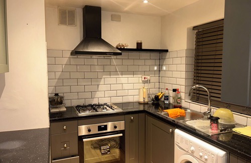 Basildon House | Charming 4-bedroom House Rental in Basildon, UK