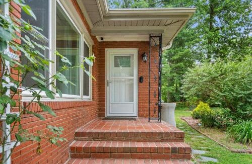 High Point House | Charming 4-Bedroom Retreat House