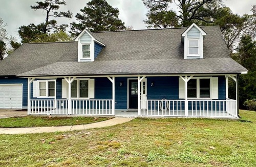 Piney Green House | Charming 4-bedroom 2200SQFT house with great backyard