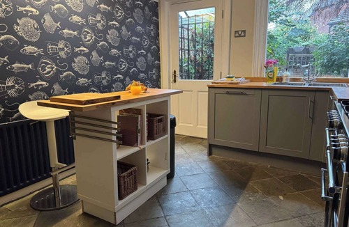 Sheffield House | Charming 4BDR Spacious Sheffield Home with Parking