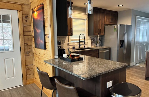 Wolf Laurel Cabin | Charming 5-bedroom cabin next to Hatley Pointe -Hot tub- Game room- amazing view