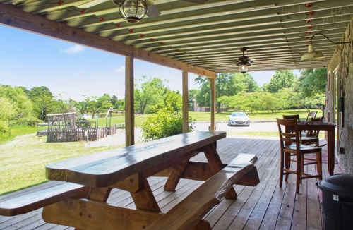 Union County House | Charming 6BD Lakefront Retreat