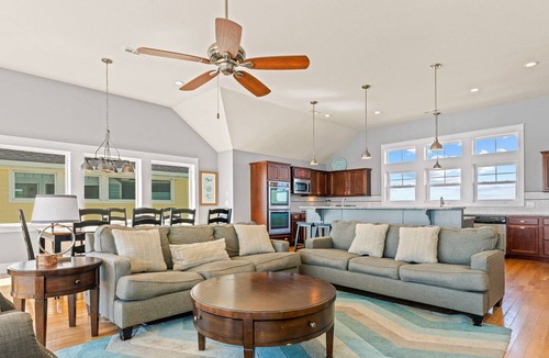 Buxton House | Charming 7-Bedroom Oceanfront + Pets Stay Free!