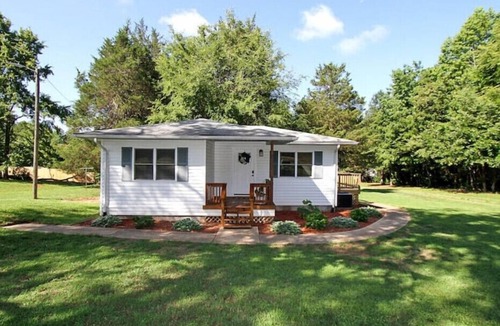 Davidson House | Charming and cozy cottage in Davidson, NC