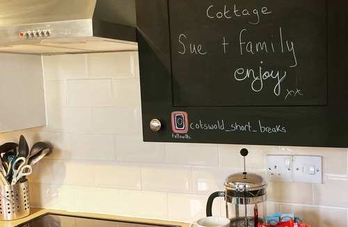 Winchcombe Cottage | Charming Barn Cottage in the Cotswolds. Sleeps 6 with 3 bedrooms and 2 bathrooms