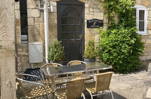 Winchcombe Cottage | Charming Barn Cottage in the Cotswolds. Sleeps 6 with 3 bedrooms and 2 bathrooms