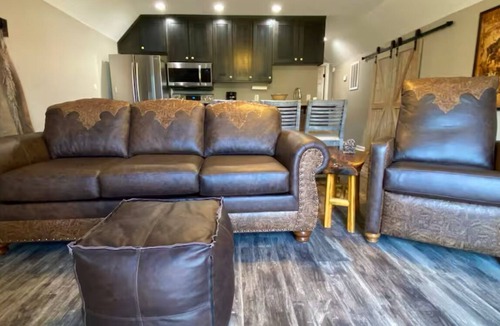 Kernersville House | Charming Barndo Loft in Kernersville with WiFi and AC