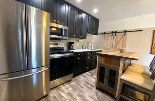 Kernersville House | Charming Barndo Loft in Kernersville with WiFi and AC