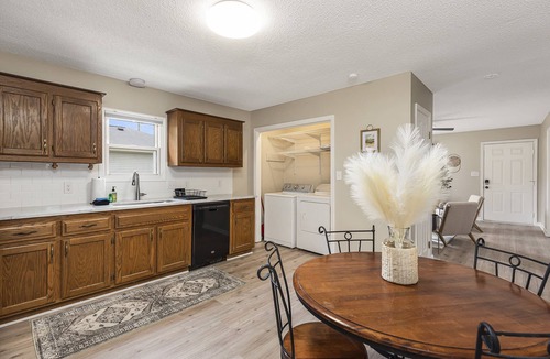 Belmont Historic District House | Charming Belmont Bungalow - 5 Min Walk to Downtown