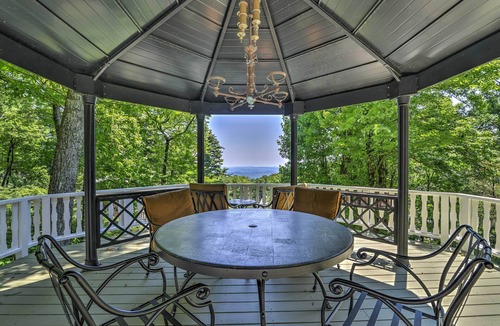 Little Switzerland Cottage | Charming Blue Ridge Cottage w/Stunning Views!