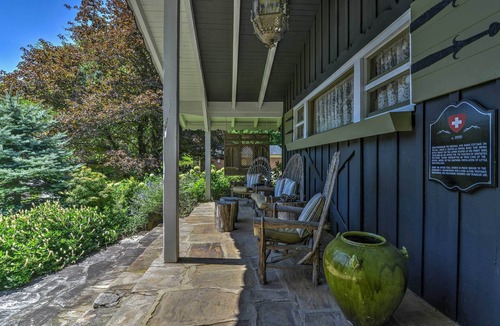 Little Switzerland Cottage | Charming Blue Ridge Cottage w/Stunning Views!