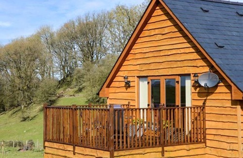 Howey House | Charming Brynhir Farm Retreat