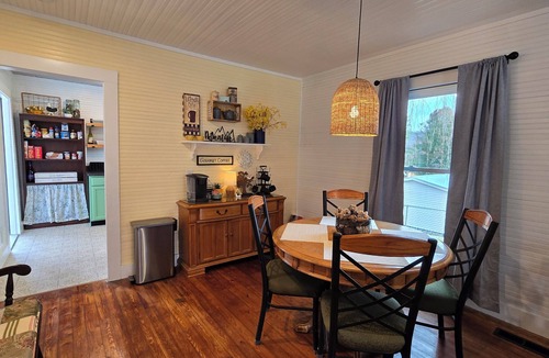 Andrews House | Charming Bungalow in Downtown Andrews I Explore-Shop-Eat