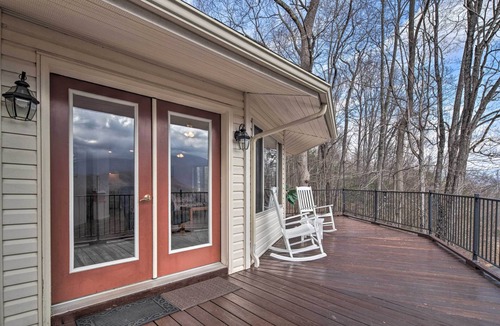 Burnsville Apartment | Charming Burnsville Apt w/Mountain Views & Deck!