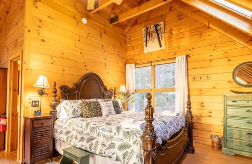 Purlear Cabin | Charming Cabin On 9 Acres & Near Waterfall