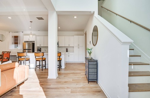 Hidden Valley House | Charming Charlotte Townhome: 6 Mi to Downtown!