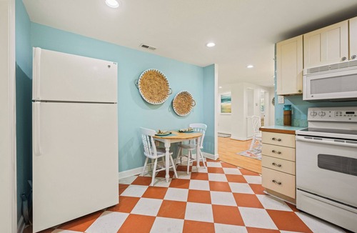 Historic Downtown Manteo House | Charming Coastal Retreat in Manteo – Newly Remodeled & Ready for Your Stay!