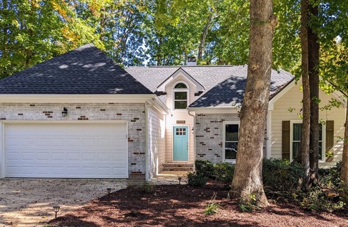 Wake Forest House | Charming Corner Cottage Retreat CLOSE to Pool, Downtown WF, Seminary, & More!