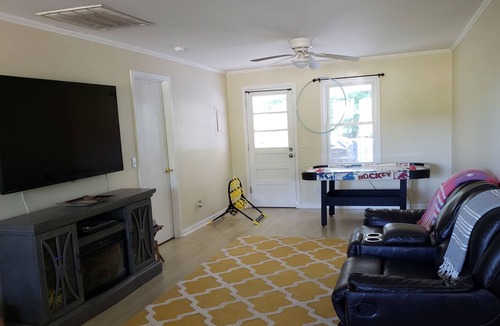 Shallotte House | Charming cottage nestled in its own half acre, 3 miles from Ocean Isle beach