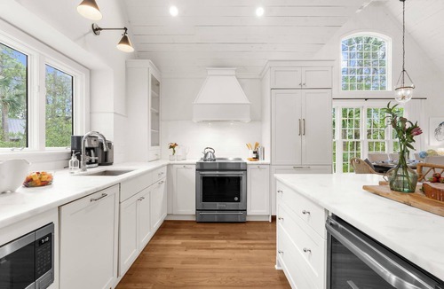 Vanderhorst Plantation Cottage | Charming cottage in popular neighborhood