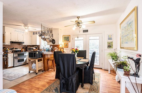 Hickory House | Charming Cottage- Walk to LRU