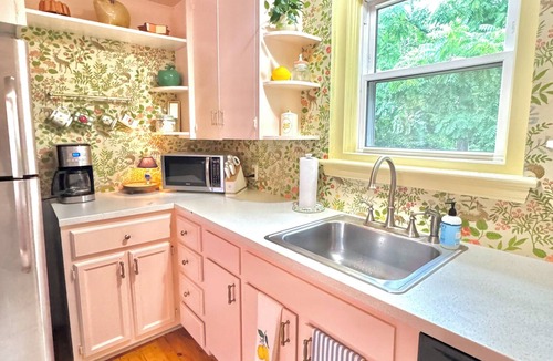 Asheville Cottage | Charming cottage, West Asheville, Bent Creek, Farmers Market, Biltmore, Hot tub