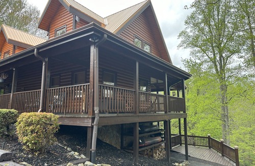 Piney Creek Cabin | CHARMING & COZY CABIN IN BEAUTIFUL NC MOUNTAINS