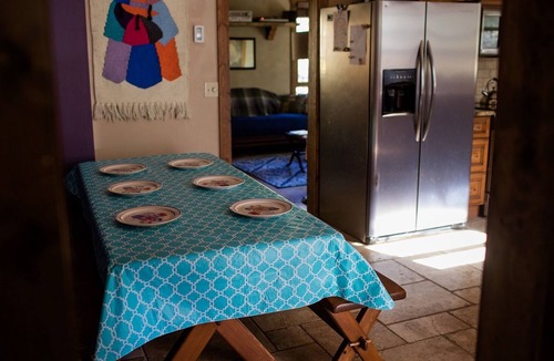 Frank Cabin | Charming Creekside 1940s Cottage, Kid/Dog Friendly