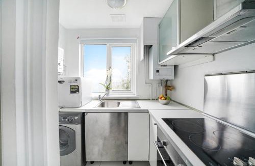 Forest Hill Apartment | Charming Designer Cosy Loft Apartment
