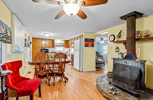 Salter Path House | Charming dog-friendly home near beach with central AC & W/D