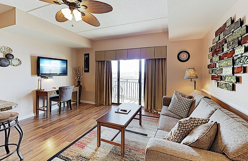 Wilmington Historic District Condo | Charming Downtown Condo with Balcony Overlooking the Cape Fear River