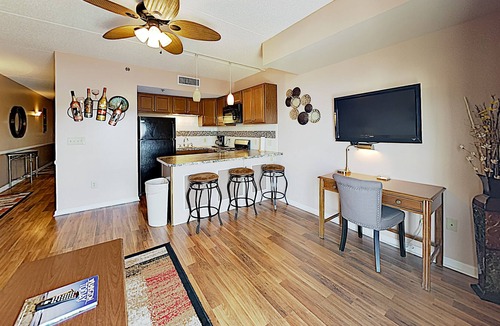 Wilmington Historic District Condo | Charming Downtown Condo with Balcony Overlooking the Cape Fear River