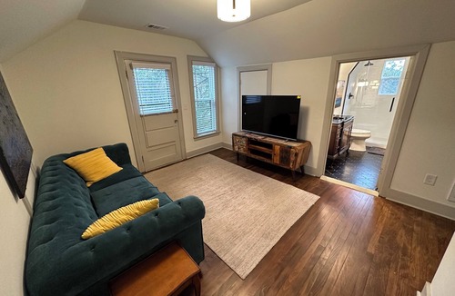East Hill Apartment | Charming East Nashville 1 Bedroom Apartment