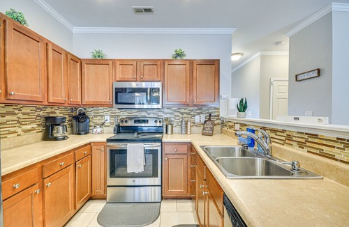 Greensboro House | Charming Greensboro Townhouse with Back Patio!