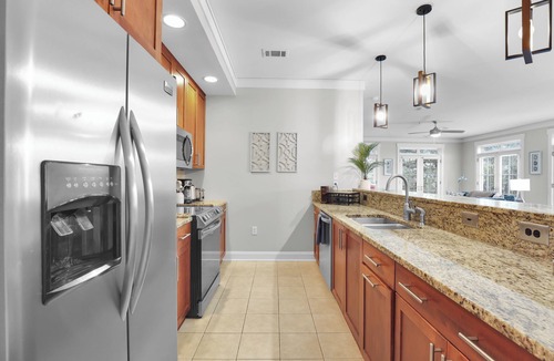 Old West Broad Neighborhood Apartment | Charming Historic District 3BR | The Juliette