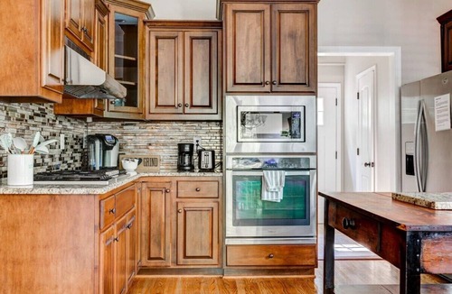 Wesley Heights House | Charming home. Historic district. Walk to the city
