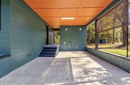 Burgaw House | Charming Home on 1 Acre – Close to Shopping and Dining